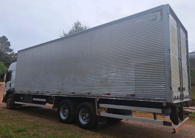 Volkswagen 24-280 CRM 6X2 24-280 E Constel 6×2 Baú 2017/2018 CAMINHÕES & CAMIONETAS PASSO FUNDO / Carros no Vale