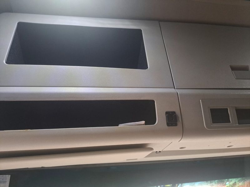 Volkswagen 24-280 CRM 6X2 24-280 E Constel 6×2 Baú 2017/2018 CAMINHÕES & CAMIONETAS PASSO FUNDO / Carros no Vale
