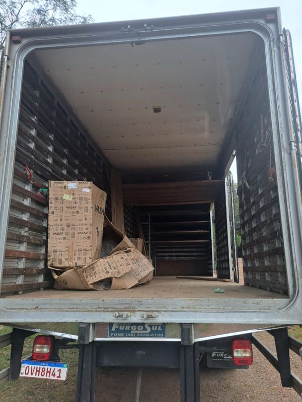 Volkswagen 24-280 CRM 6X2 24-280 E Constel 6×2 Baú 2017/2018 CAMINHÕES & CAMIONETAS PASSO FUNDO / Carros no Vale