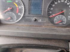 Volkswagen 31-330 E Constel 6×4 2013/2013 CAMINHÕES & CAMIONETAS PASSO FUNDO / Carros no Vale