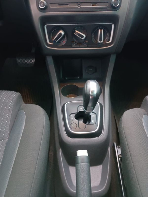 Volkswagen FOX 1.6 MSI TOTAL FLEX CONNECT 4P I-MOTION 2019/2019 CAMINHÕES & CAMIONETAS PASSO FUNDO / Carros no Vale