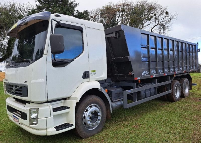 Volvo VM 270 6×2 2p Caçamba 2013/2013 CAMINHÕES & CAMIONETAS PASSO FUNDO / Carros no Vale