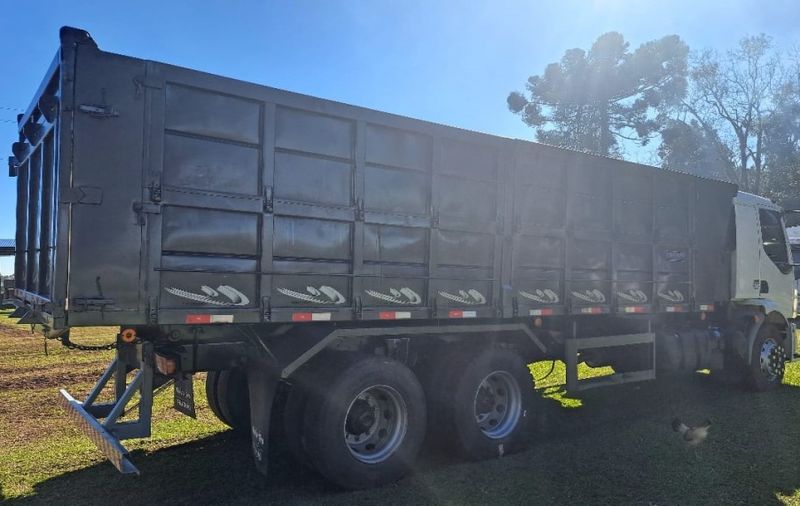 Volvo VM 270 6×2 2p Caçamba 2013/2013 CAMINHÕES & CAMIONETAS PASSO FUNDO / Carros no Vale