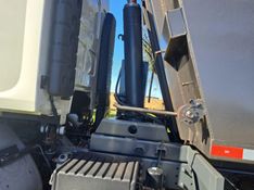 Volvo VM 270 6×2 2p Caçamba 2013/2013 CAMINHÕES & CAMIONETAS PASSO FUNDO / Carros no Vale