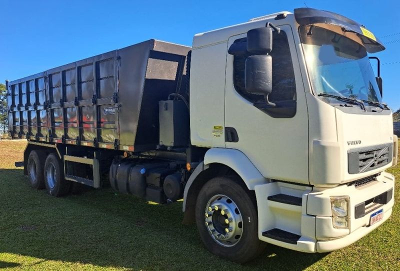 Volvo VM 270 6×2 2p Caçamba 2013/2013 CAMINHÕES & CAMIONETAS PASSO FUNDO / Carros no Vale