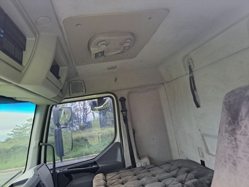Volvo VM 270 6×2 2p Caçamba 2013/2013 CAMINHÕES & CAMIONETAS PASSO FUNDO / Carros no Vale