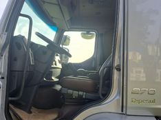 Volvo VM 270 6×2 Graneleiro 2013/2013 CAMINHÕES & CAMIONETAS PASSO FUNDO / Carros no Vale