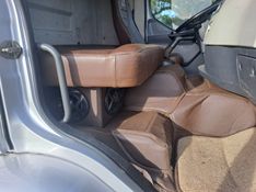 Volvo VM 270 6×2 Graneleiro 2013/2013 CAMINHÕES & CAMIONETAS PASSO FUNDO / Carros no Vale