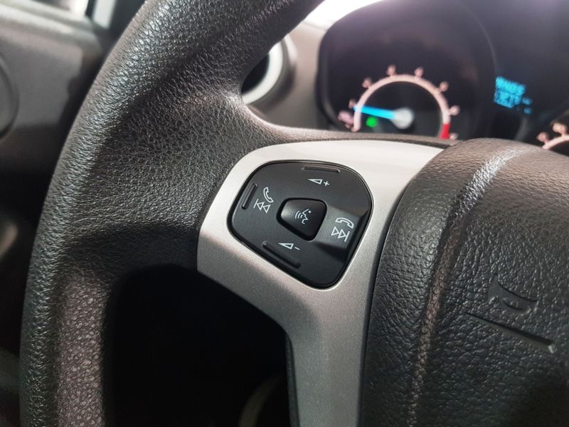 Ford FIESTA 1.6 TI-VCT FLEX SEL POWERSHIFT 2018/2018 ADVANT AUTOMÓVEIS CAXIAS DO SUL / Carros no Vale