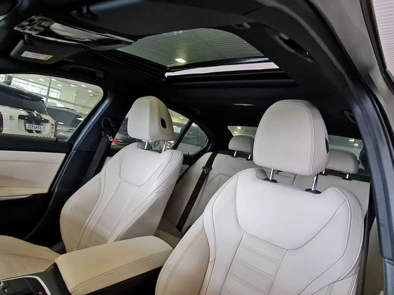 BMW 320i 2.0 16V TURBO FLEX M SPORT AUTOMÁTICO 2023/2023 CARRO DEZ NOVO HAMBURGO / Carros no Vale