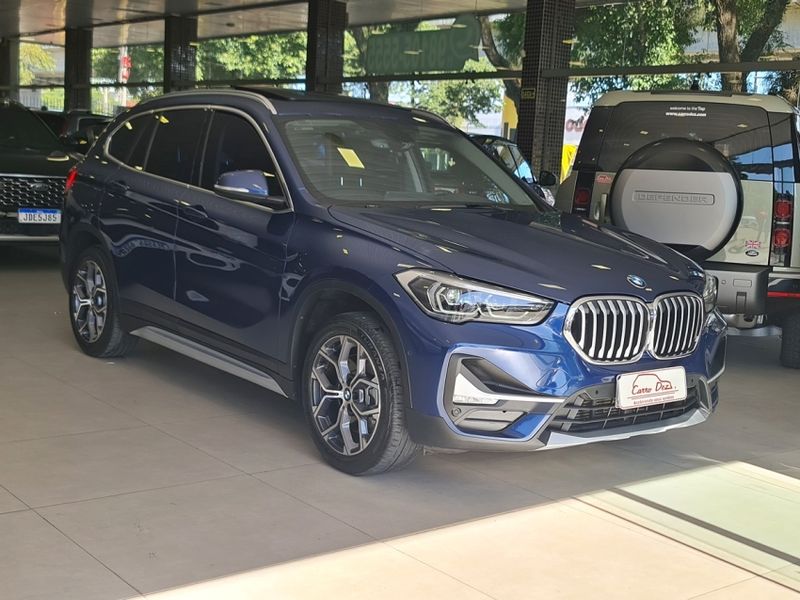BMW X1 2.0 16V TURBO ACTIVEFLEX SDRIVE20I X-LINE 4P AUTOMÁTICO 2021/2022 CARRO DEZ NOVO HAMBURGO / Carros no Vale