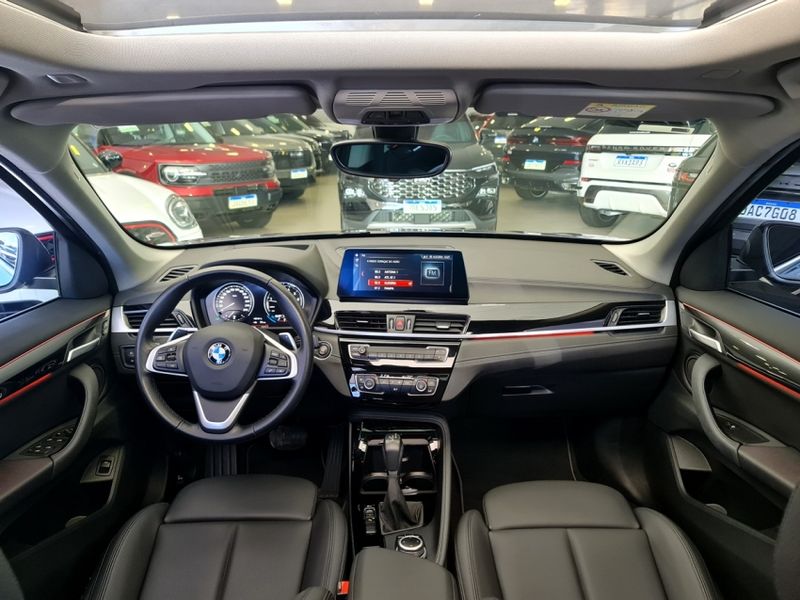 BMW X1 2.0 16V TURBO ACTIVEFLEX SDRIVE20I X-LINE 4P AUTOMÁTICO 2021/2022 CARRO DEZ NOVO HAMBURGO / Carros no Vale