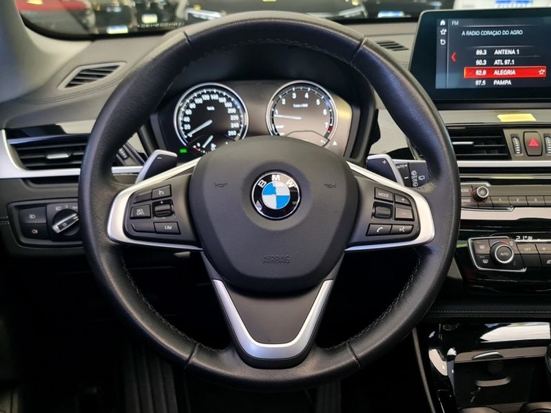 BMW X1 2.0 16V TURBO ACTIVEFLEX SDRIVE20I X-LINE 4P AUTOMÁTICO 2021/2022 CARRO DEZ NOVO HAMBURGO / Carros no Vale