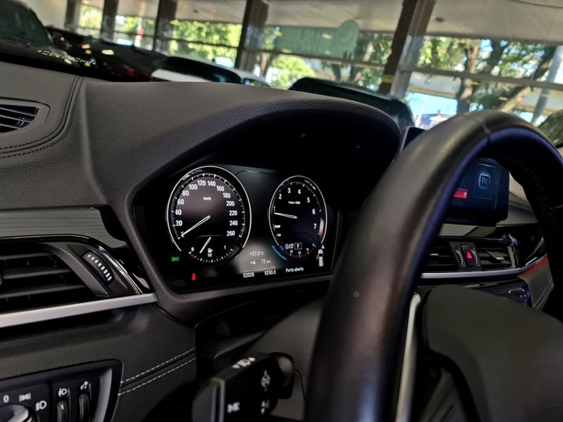 BMW X1 2.0 16V TURBO ACTIVEFLEX SDRIVE20I X-LINE 4P AUTOMÁTICO 2021/2022 CARRO DEZ NOVO HAMBURGO / Carros no Vale