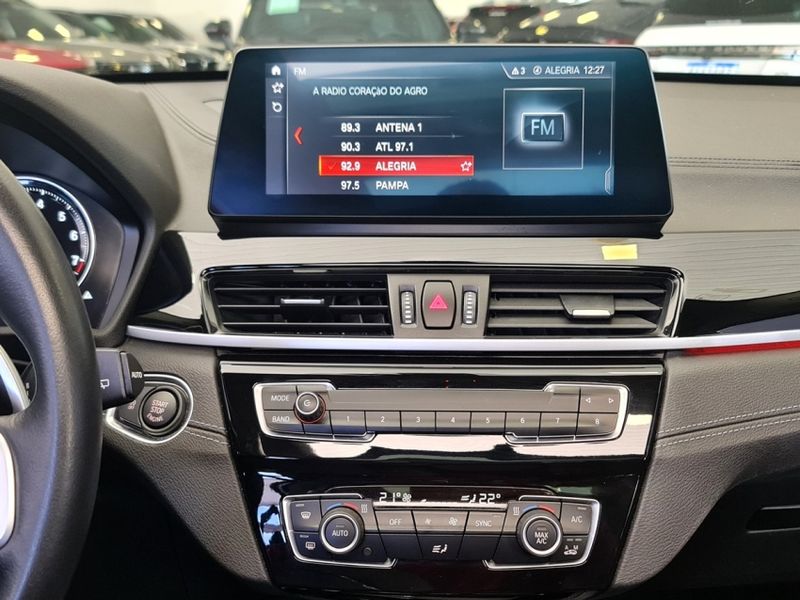 BMW X1 2.0 16V TURBO ACTIVEFLEX SDRIVE20I X-LINE 4P AUTOMÁTICO 2021/2022 CARRO DEZ NOVO HAMBURGO / Carros no Vale