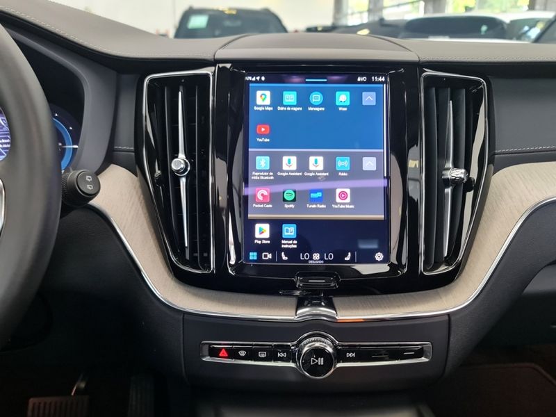 Volvo XC60 2.0 T8 RECHARGE INSCRIPTION AWD GEARTRONIC 2021/2022 CARRO DEZ NOVO HAMBURGO / Carros no Vale