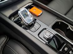 Volvo XC60 2.0 T8 RECHARGE INSCRIPTION AWD GEARTRONIC 2021/2022 CARRO DEZ NOVO HAMBURGO / Carros no Vale