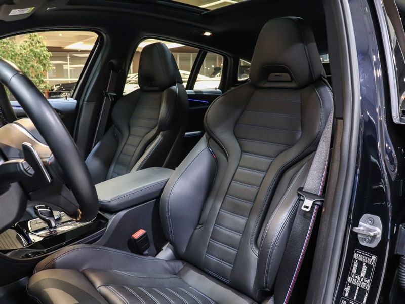 BMW X4 3.0 TWINPOWER GASOLINA M40I STEPTRONIC 2023/2024 VIA BELLA VEÍCULOS ESPECIAIS CAXIAS DO SUL / Carros no Vale