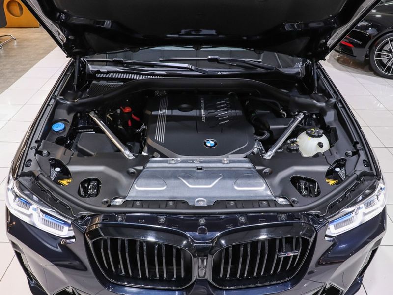 BMW X4 3.0 TWINPOWER GASOLINA M40I STEPTRONIC 2023/2024 VIA BELLA VEÍCULOS ESPECIAIS CAXIAS DO SUL / Carros no Vale