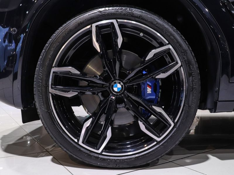 BMW X4 3.0 TWINPOWER GASOLINA M40I STEPTRONIC 2023/2024 VIA BELLA VEÍCULOS ESPECIAIS CAXIAS DO SUL / Carros no Vale
