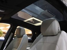 Jaguar E-PACE 2.0 16V P300 GASOLINA R-DYNAMIC SE AWD AUTOMÁTICO 2019/2019 VIA BELLA VEÍCULOS ESPECIAIS CAXIAS DO SUL / Carros no Vale