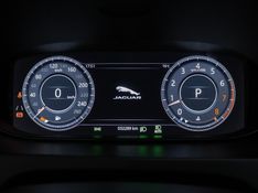 Jaguar E-PACE 2.0 16V P300 GASOLINA R-DYNAMIC SE AWD AUTOMÁTICO 2019/2019 VIA BELLA VEÍCULOS ESPECIAIS CAXIAS DO SUL / Carros no Vale