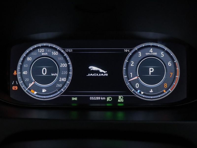 Jaguar E-PACE 2.0 16V P300 GASOLINA R-DYNAMIC SE AWD AUTOMÁTICO 2019/2019 VIA BELLA VEÍCULOS ESPECIAIS CAXIAS DO SUL / Carros no Vale
