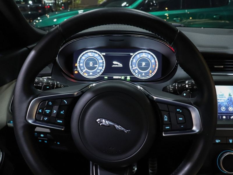 Jaguar E-PACE 2.0 16V P300 GASOLINA R-DYNAMIC SE AWD AUTOMÁTICO 2019/2019 VIA BELLA VEÍCULOS ESPECIAIS CAXIAS DO SUL / Carros no Vale