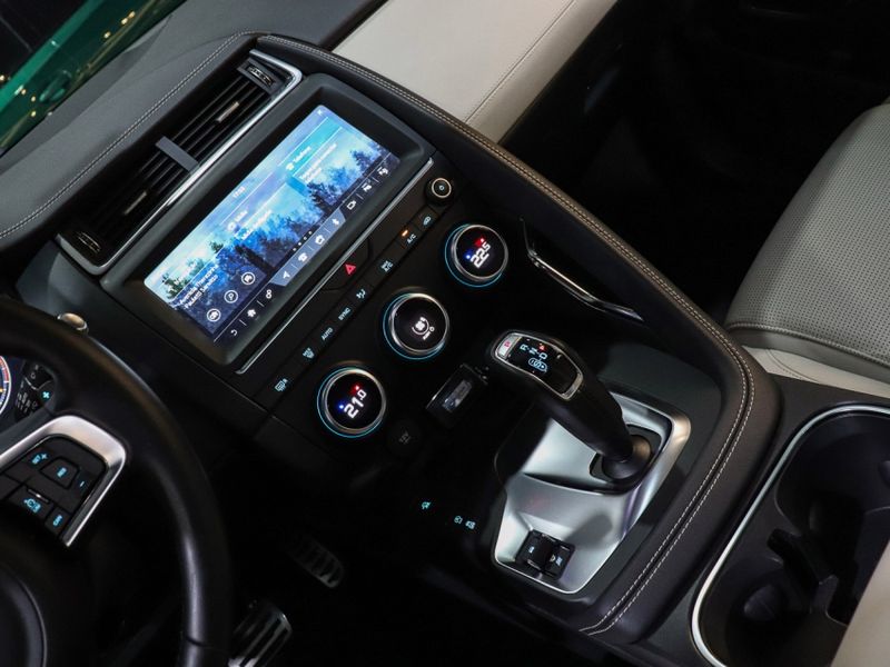 Jaguar E-PACE 2.0 16V P300 GASOLINA R-DYNAMIC SE AWD AUTOMÁTICO 2019/2019 VIA BELLA VEÍCULOS ESPECIAIS CAXIAS DO SUL / Carros no Vale