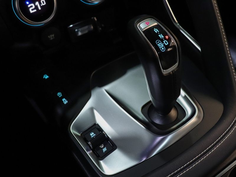 Jaguar E-PACE 2.0 16V P300 GASOLINA R-DYNAMIC SE AWD AUTOMÁTICO 2019/2019 VIA BELLA VEÍCULOS ESPECIAIS CAXIAS DO SUL / Carros no Vale
