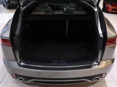 Jaguar E-PACE 2.0 16V P300 GASOLINA R-DYNAMIC SE AWD AUTOMÁTICO 2019/2019 VIA BELLA VEÍCULOS ESPECIAIS CAXIAS DO SUL / Carros no Vale