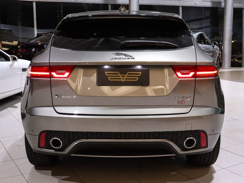 Jaguar E-PACE 2.0 16V P300 GASOLINA R-DYNAMIC SE AWD AUTOMÁTICO 2019/2019 VIA BELLA VEÍCULOS ESPECIAIS CAXIAS DO SUL / Carros no Vale