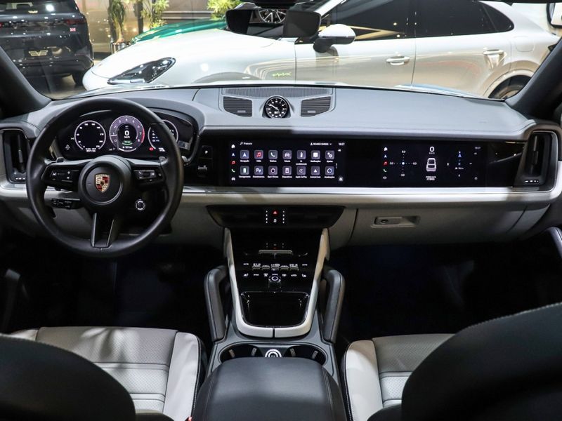 Porsche CAYENNE 3.0 V6 E-HYBRID COUPÉ AWD 2024/2024 VIA BELLA VEÍCULOS ESPECIAIS CAXIAS DO SUL / Carros no Vale