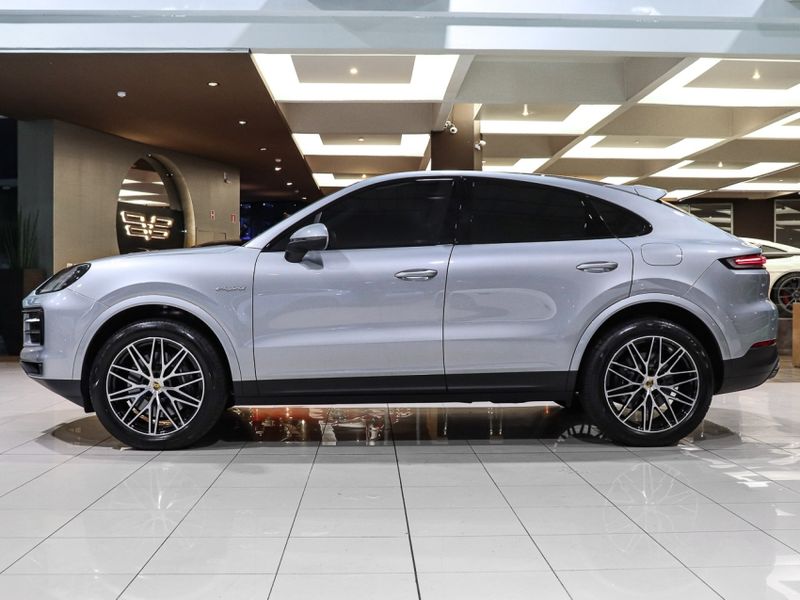 Porsche CAYENNE 3.0 V6 E-HYBRID COUPÉ AWD 2024/2024 VIA BELLA VEÍCULOS ESPECIAIS CAXIAS DO SUL / Carros no Vale