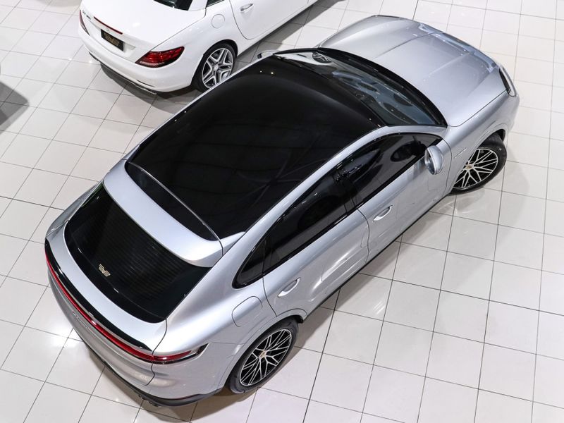 Porsche CAYENNE 3.0 V6 E-HYBRID COUPÉ AWD 2024/2024 VIA BELLA VEÍCULOS ESPECIAIS CAXIAS DO SUL / Carros no Vale