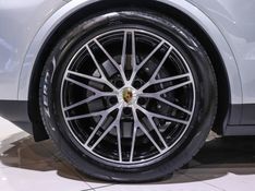 Porsche CAYENNE 3.0 V6 E-HYBRID COUPÉ AWD 2024/2024 VIA BELLA VEÍCULOS ESPECIAIS CAXIAS DO SUL / Carros no Vale
