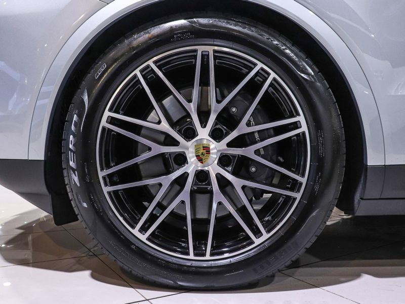 Porsche CAYENNE 3.0 V6 E-HYBRID COUPÉ AWD 2024/2024 VIA BELLA VEÍCULOS ESPECIAIS CAXIAS DO SUL / Carros no Vale