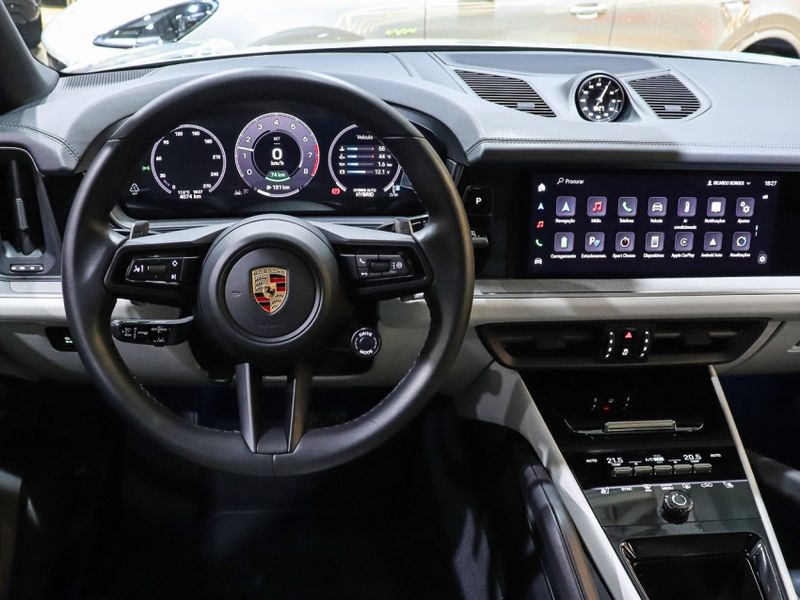 Porsche CAYENNE 3.0 V6 E-HYBRID COUPÉ AWD 2024/2024 VIA BELLA VEÍCULOS ESPECIAIS CAXIAS DO SUL / Carros no Vale