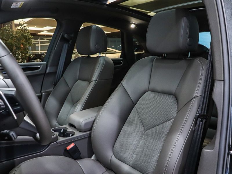 Porsche MACAN 2.0 TURBO GASOLINA PDK 2024/2025 VIA BELLA VEÍCULOS ESPECIAIS CAXIAS DO SUL / Carros no Vale