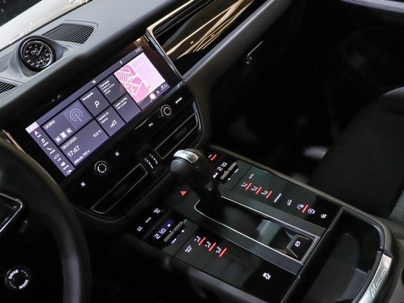 Porsche MACAN 2.0 TURBO GASOLINA PDK 2024/2025 VIA BELLA VEÍCULOS ESPECIAIS CAXIAS DO SUL / Carros no Vale