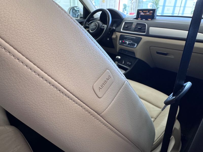 Audi Q3 1.4 Tfsi 150cv Attraction 2015/2016 COVEL VEICULOS ENCANTADO / Carros no Vale