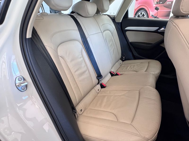 Audi Q3 1.4 Tfsi 150cv Attraction 2015/2016 COVEL VEICULOS ENCANTADO / Carros no Vale