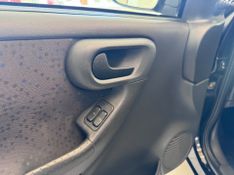 Chevrolet Corsa Hatch Maxx 1.4 8v 2012/2012 COVEL VEICULOS ENCANTADO / Carros no Vale
