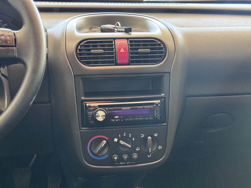 Chevrolet Corsa Hatch Maxx 1.4 8v 2012/2012 COVEL VEICULOS ENCANTADO / Carros no Vale