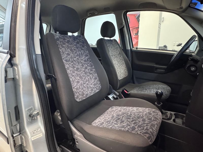 Chevrolet Meriva Maxx 2004/2005 COVEL VEICULOS ENCANTADO / Carros no Vale