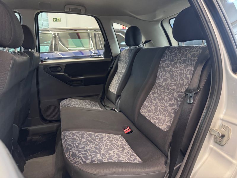 Chevrolet Meriva Maxx 2004/2005 COVEL VEICULOS ENCANTADO / Carros no Vale