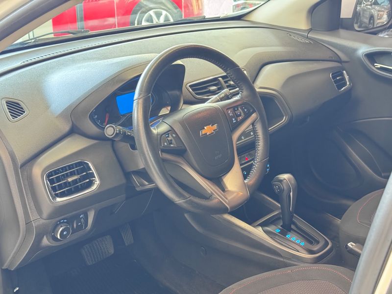 Chevrolet Onix 1.4 Ltz 2015/2016 COVEL VEICULOS ENCANTADO / Carros no Vale