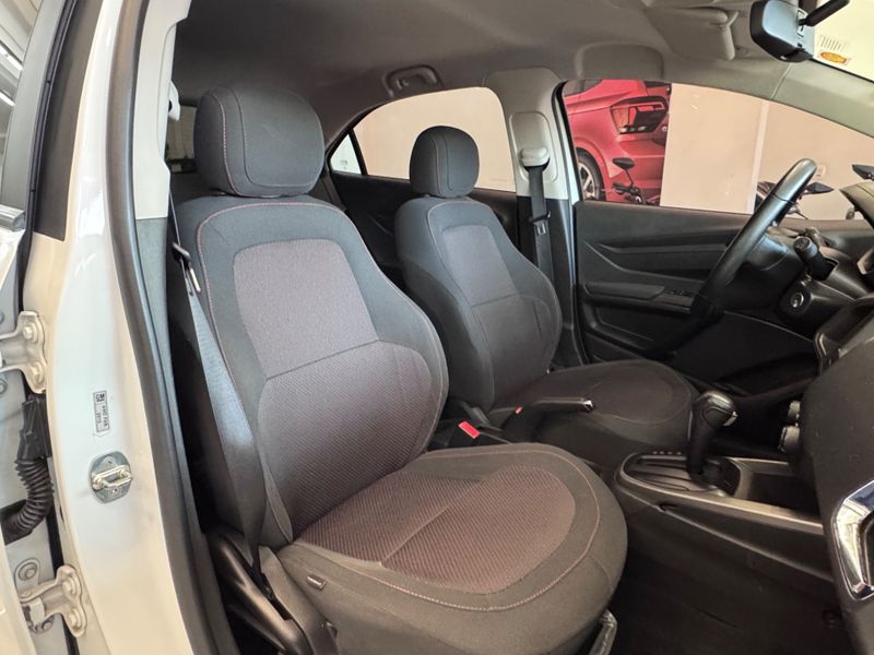 Chevrolet Onix 1.4 Ltz 2015/2016 COVEL VEICULOS ENCANTADO / Carros no Vale
