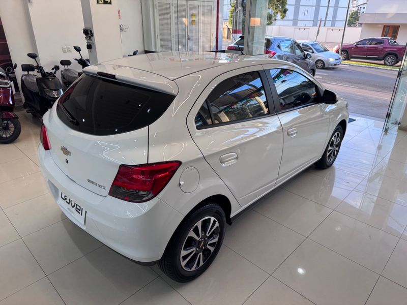 Chevrolet Onix 1.4 Ltz 2015/2016 COVEL VEICULOS ENCANTADO / Carros no Vale