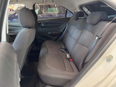Chevrolet Onix 1.4 Ltz 2015/2016 COVEL VEICULOS ENCANTADO / Carros no Vale